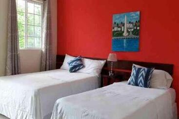 هتل Mansion Giahn Bed & Breakfast