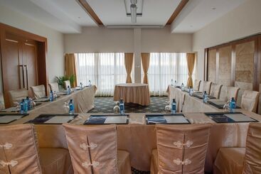 The Concord Hotel & Suites