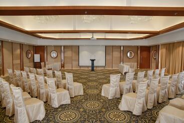 The Concord Hotel & Suites