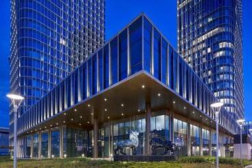 هتل The Ritzcarlton, Astana