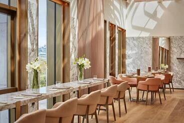 هتل The Ritzcarlton, Astana