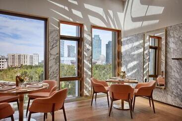 هتل The Ritzcarlton, Astana