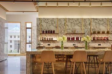 هتل The Ritzcarlton, Astana