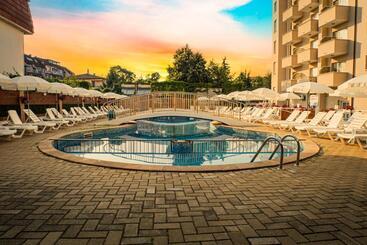 هتل Villa Aurora