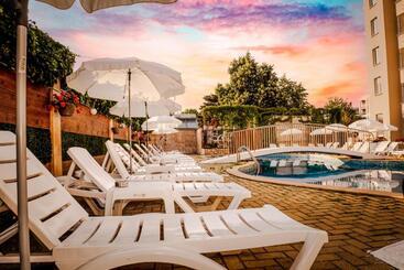 هتل Villa Aurora