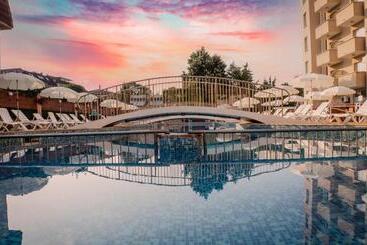 هتل Villa Aurora