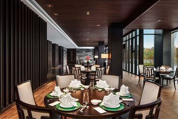استراحتگاه Hilton Ningbo Dongqian Lake