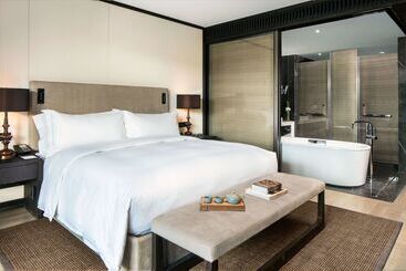 استراحتگاه Hilton Ningbo Dongqian Lake