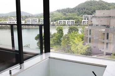استراحتگاه Hilton Ningbo Dongqian Lake