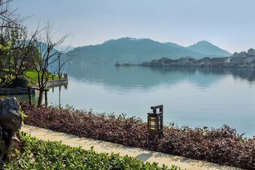 استراحتگاه Hilton Ningbo Dongqian Lake