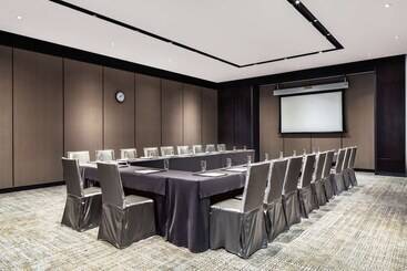 استراحتگاه Hilton Ningbo Dongqian Lake