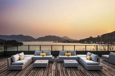 استراحتگاه Hilton Ningbo Dongqian Lake