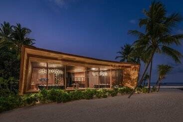 The St. Regis Maldives Vommuli Resort