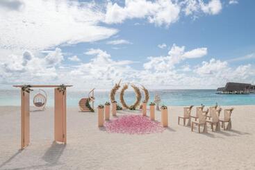 The St. Regis Maldives Vommuli Resort
