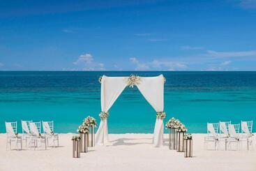 The St. Regis Maldives Vommuli Resort