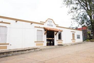 هاستل Hostal De La Montaña