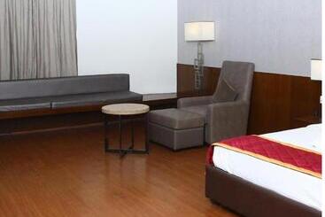 The Svm Hotel  Free Lavish Buffet Breakfast