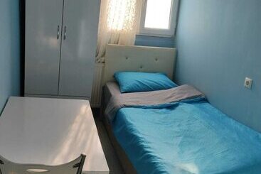 اقامتگاه Golden Halich Hostel