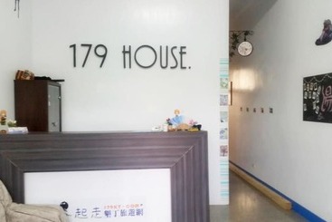 تختخواب و صبحانه 179 House