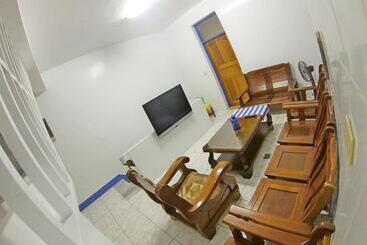تختخواب و صبحانه 179 House