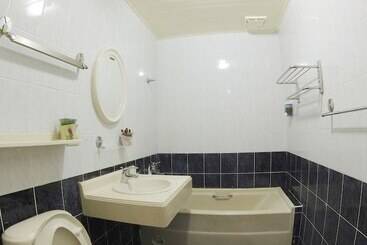 تختخواب و صبحانه 179 House