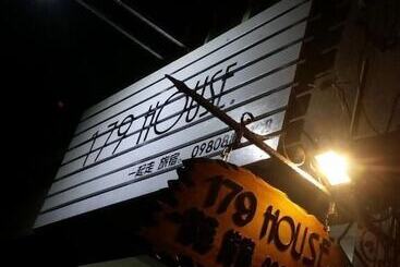 تختخواب و صبحانه 179 House