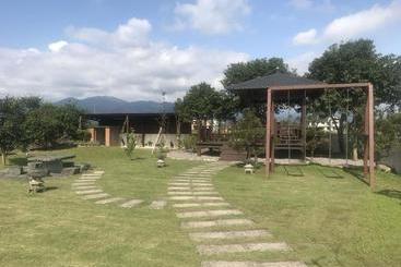 تختخواب و صبحانه Easy Home Stay