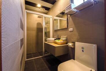 تختخواب و صبحانه Easy Home Stay
