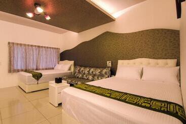 تختخواب و صبحانه Easy Home Stay