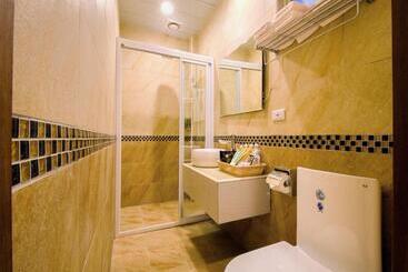 تختخواب و صبحانه Easy Home Stay