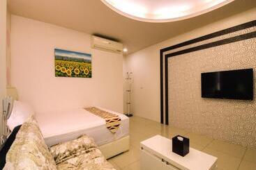 تختخواب و صبحانه Easy Home Stay