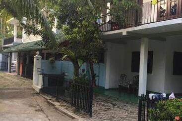 هتل Damith Guest House