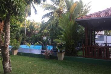 هتل Damith Guest House