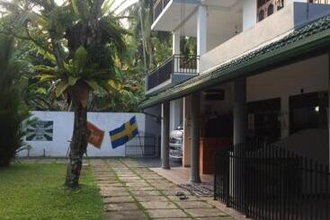 هتل Damith Guest House