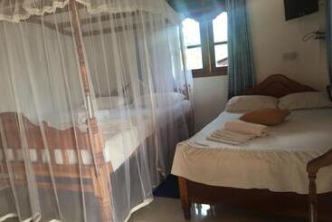 هتل Damith Guest House