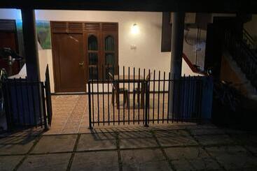 هتل Damith Guest House