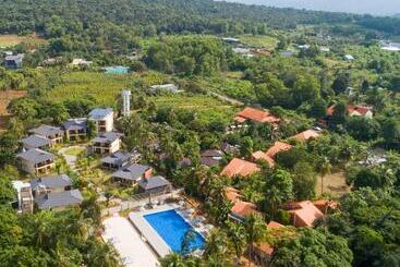 هتل Elwood Premier Resort Phu Quoc