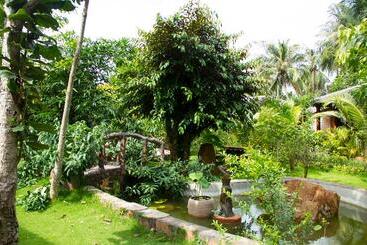 هتل Elwood Premier Resort Phu Quoc