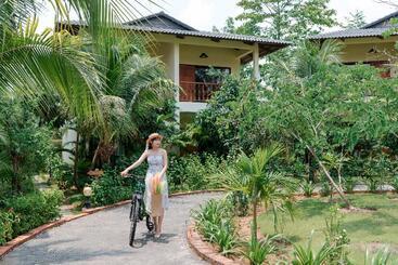 هتل Elwood Premier Resort Phu Quoc