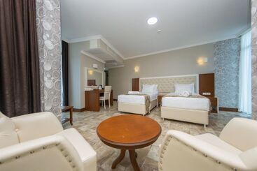 هتل Era Palace Gonio