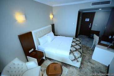 هتل Era Palace Gonio