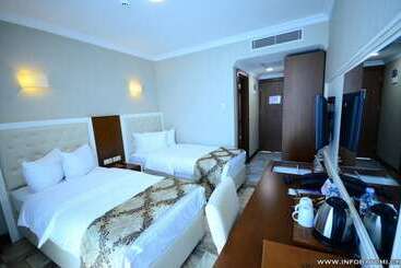 هتل Era Palace Gonio