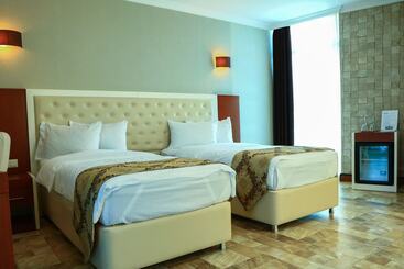 هتل Era Palace Gonio