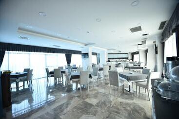هتل Era Palace Gonio