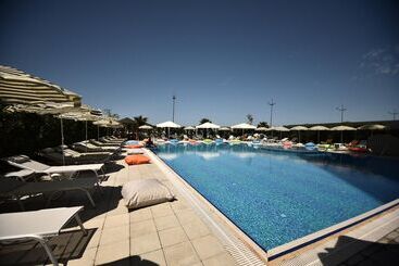هتل Era Palace Gonio
