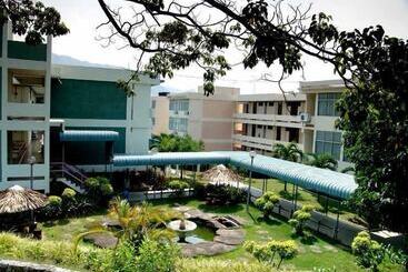 هتل International House