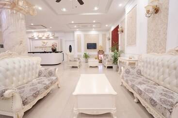 هتل Jay Grand