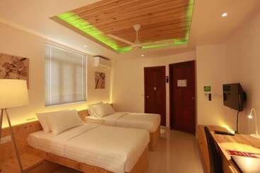 هتل Pine Lodge Maldives