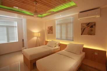 هتل Pine Lodge Maldives