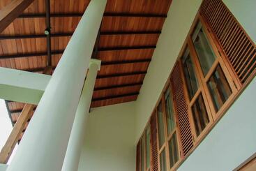 هتل Romaya Villa